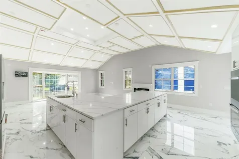 22 Solar Lane Albertson NY 11507