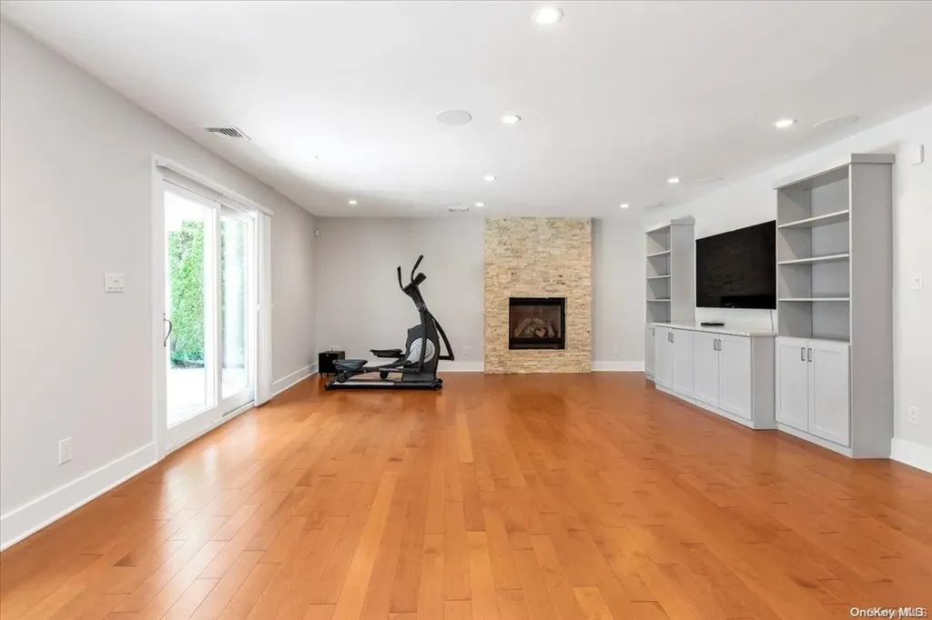 2839 Len Drive Bellmore NY 11710