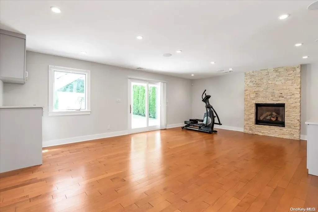 2839 Len Drive Bellmore NY 11710