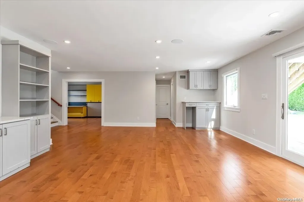 2839 Len Drive Bellmore NY 11710