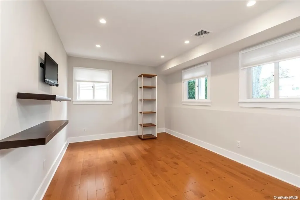 2839 Len Drive Bellmore NY 11710