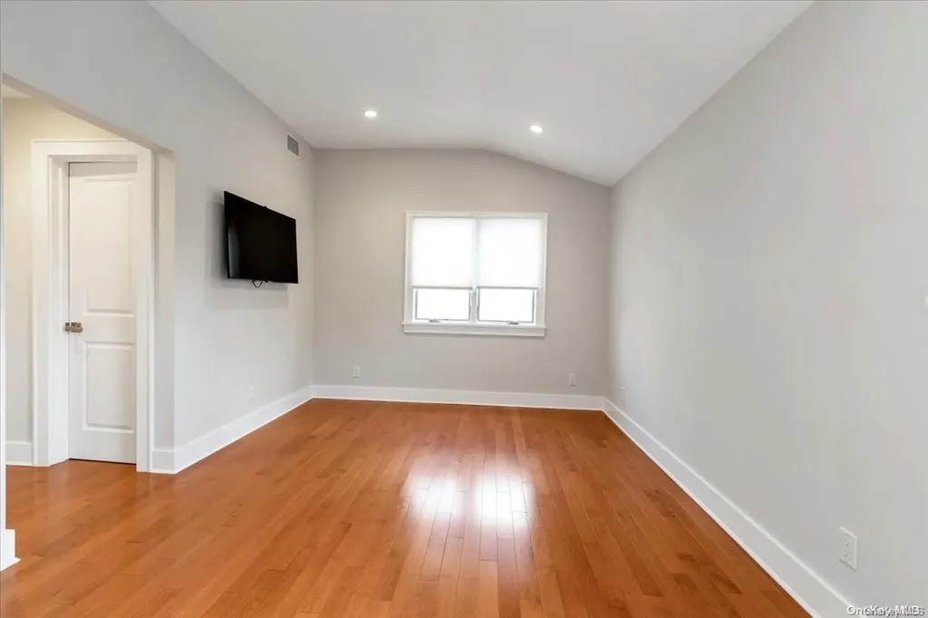 2839 Len Drive Bellmore NY 11710