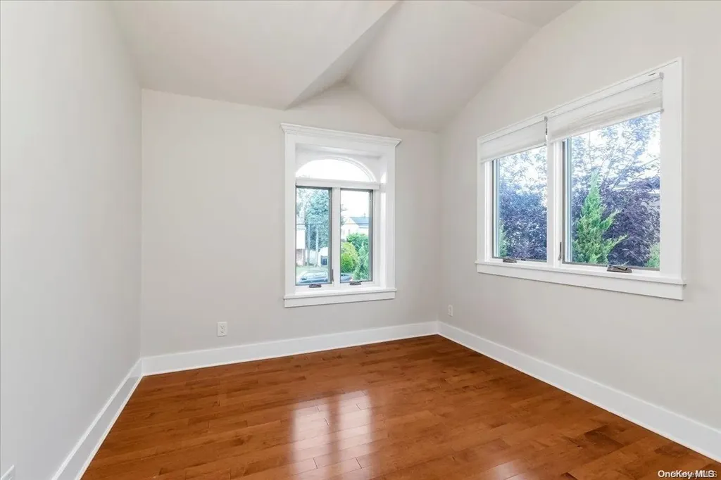 2839 Len Drive Bellmore NY 11710