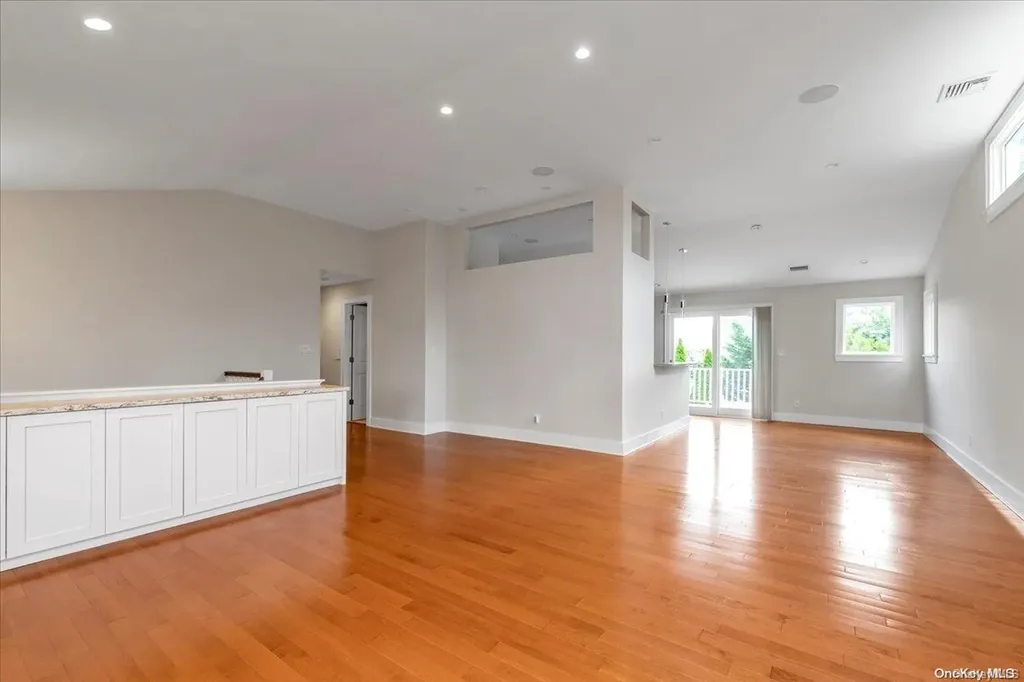 2839 Len Drive Bellmore NY 11710