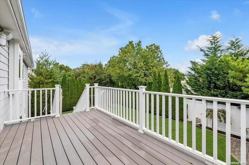 2839 Len Drive Bellmore NY 11710