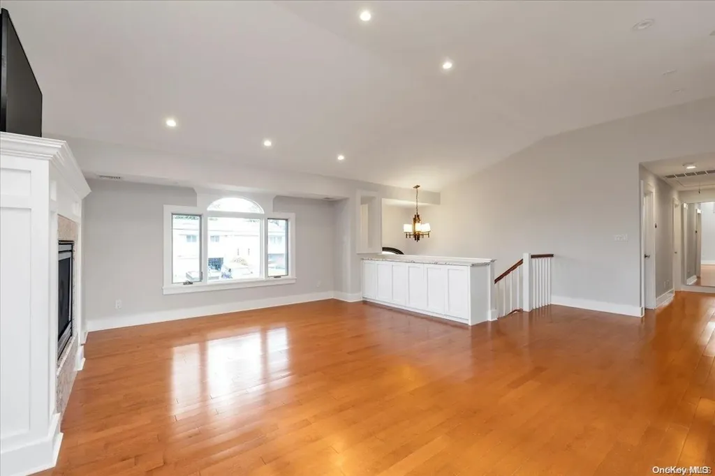 2839 Len Drive Bellmore NY 11710