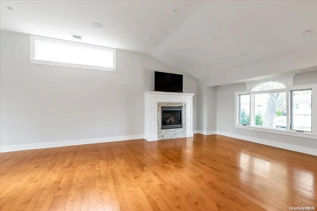 2839 Len Drive Bellmore NY 11710