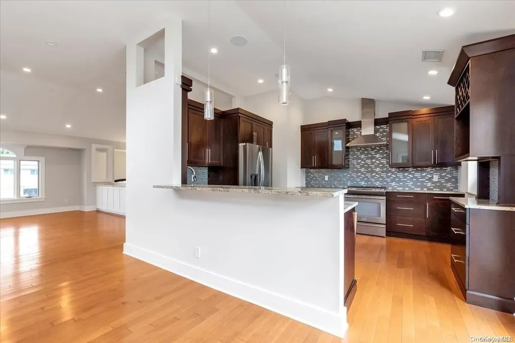 2839 Len Drive Bellmore NY 11710