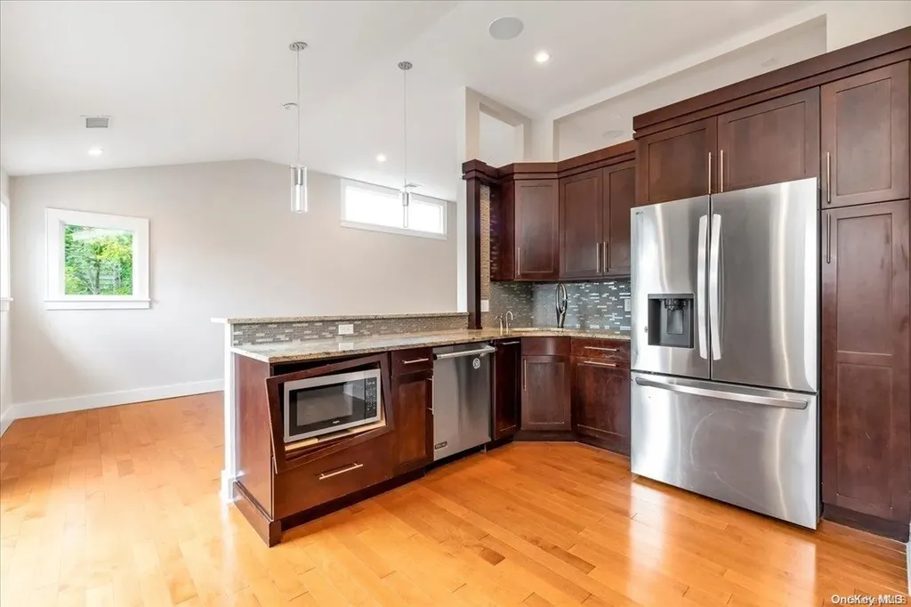 2839 Len Drive Bellmore NY 11710