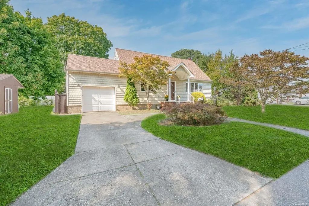 1468 13th Street West Babylon NY 11704