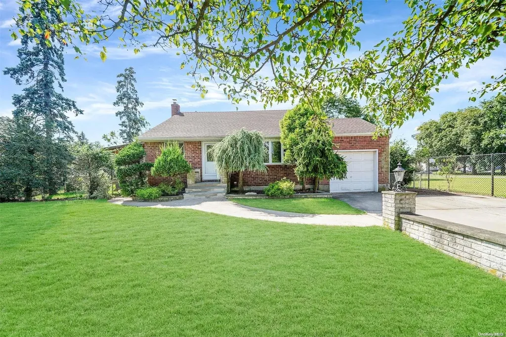 33 Caffrey Avenue Bethpage NY 11714