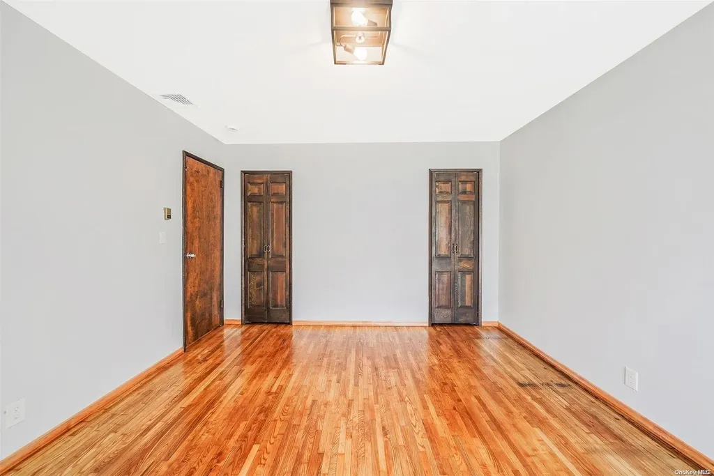 33 Caffrey Avenue Bethpage NY 11714