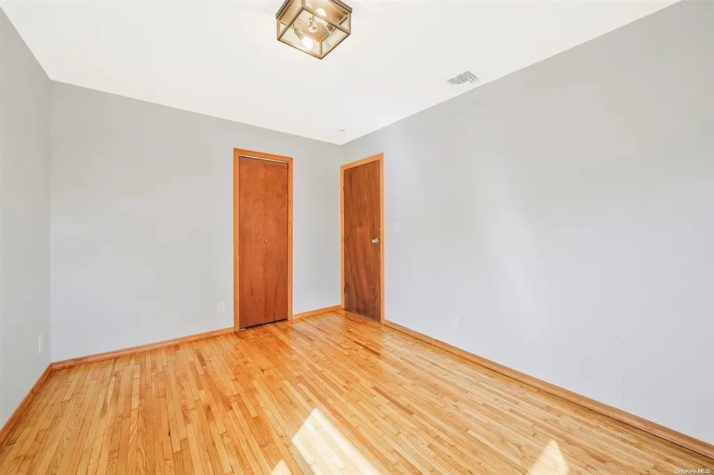 33 Caffrey Avenue Bethpage NY 11714