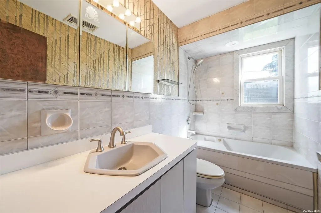 33 Caffrey Avenue Bethpage NY 11714