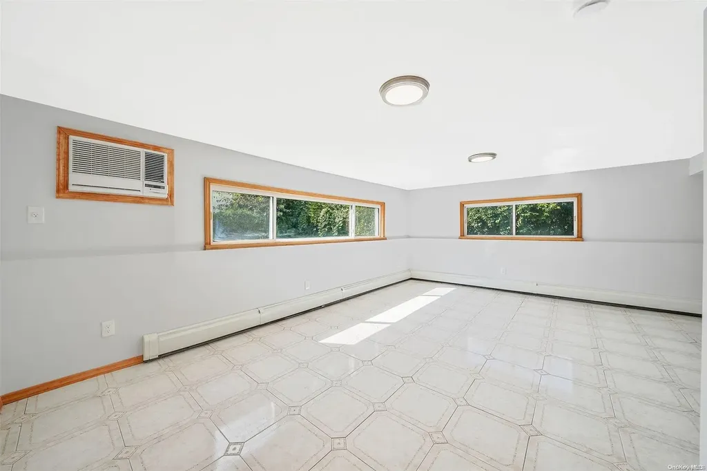 33 Caffrey Avenue Bethpage NY 11714