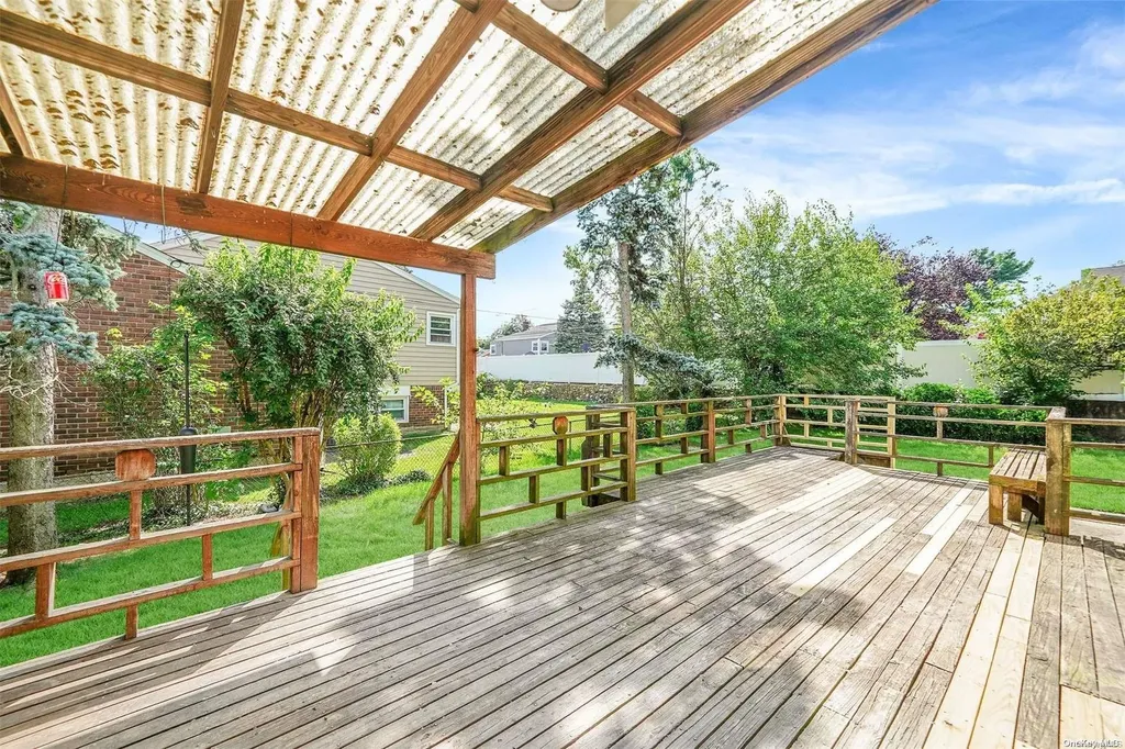 33 Caffrey Avenue Bethpage NY 11714