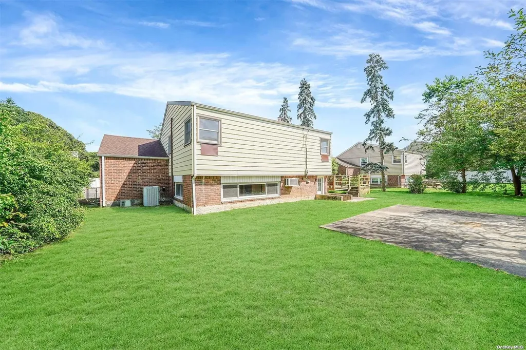 33 Caffrey Avenue Bethpage NY 11714