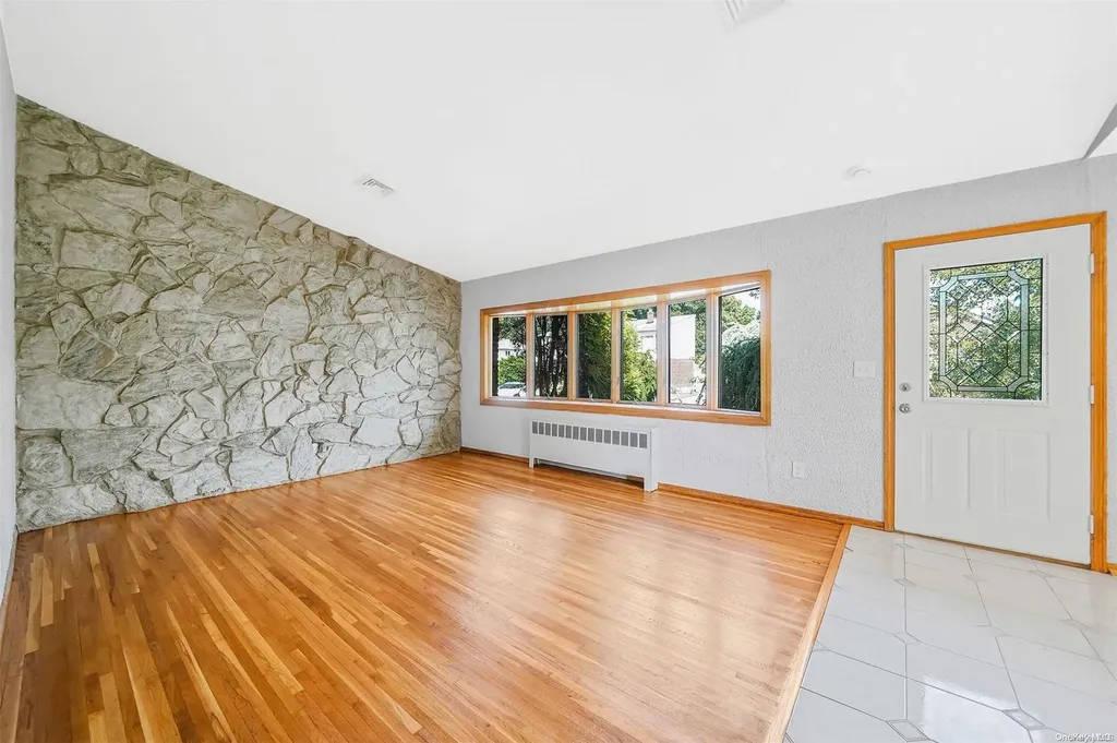 33 Caffrey Avenue Bethpage NY 11714