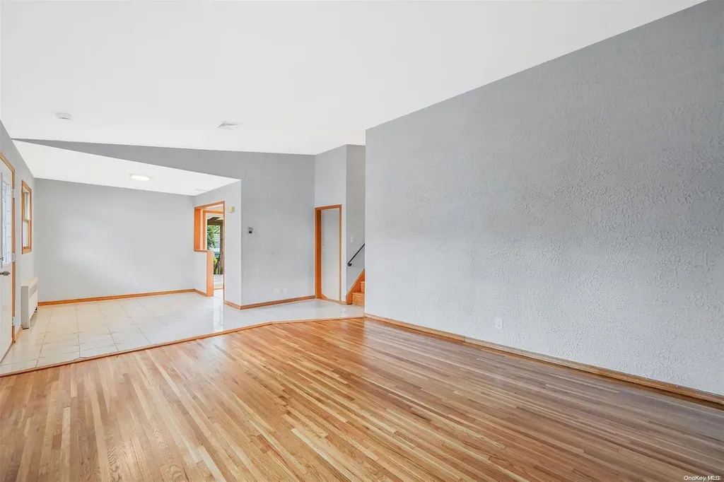 33 Caffrey Avenue Bethpage NY 11714