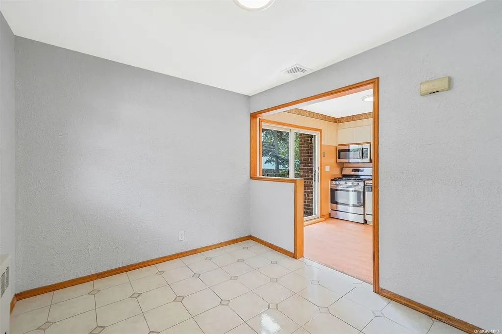 33 Caffrey Avenue Bethpage NY 11714
