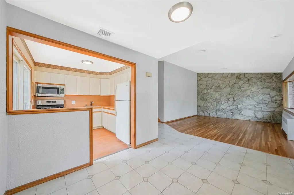 33 Caffrey Avenue Bethpage NY 11714