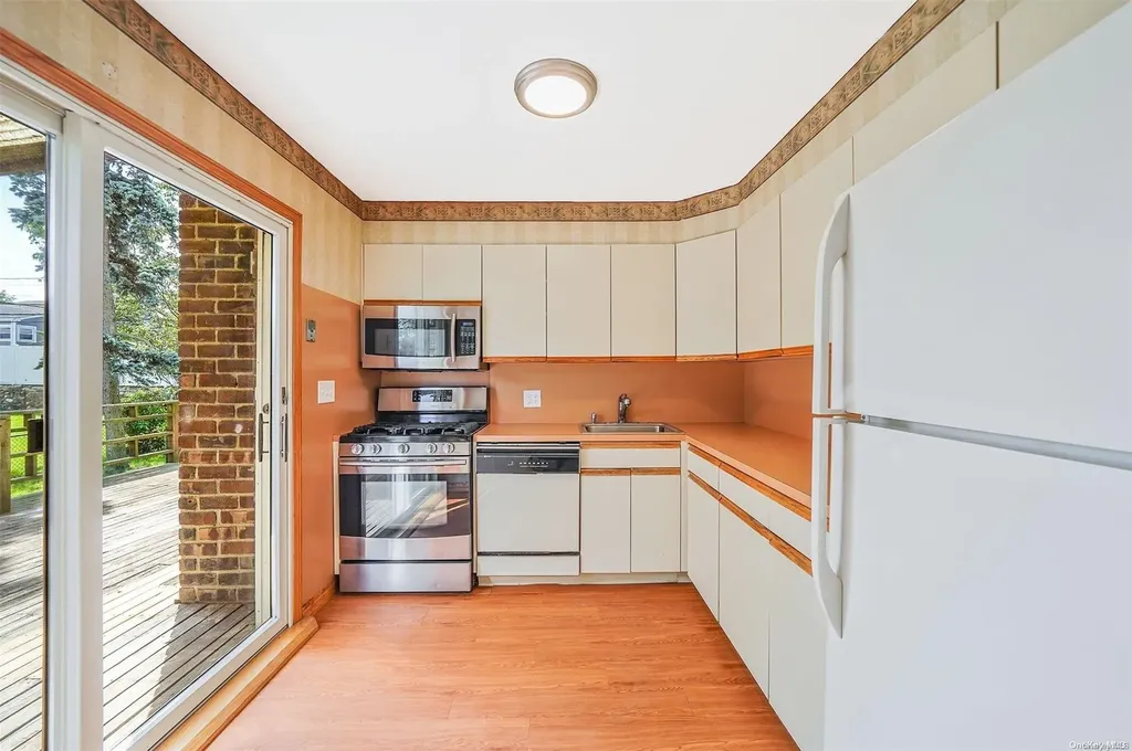33 Caffrey Avenue Bethpage NY 11714