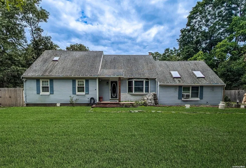 32 Cedar Street Selden NY 11784