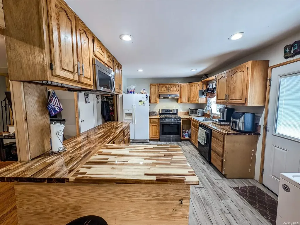 32 Cedar Street Selden NY 11784