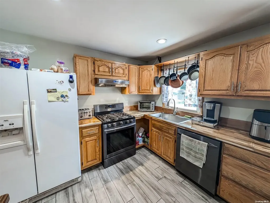 32 Cedar Street Selden NY 11784