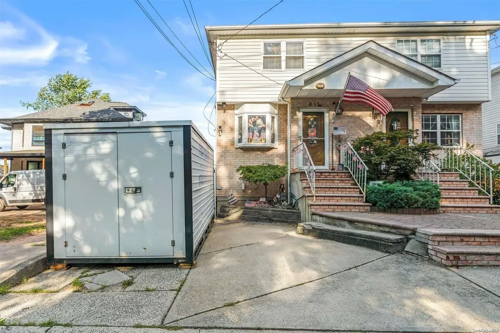 411 Annadale Road Staten Island NY 10312