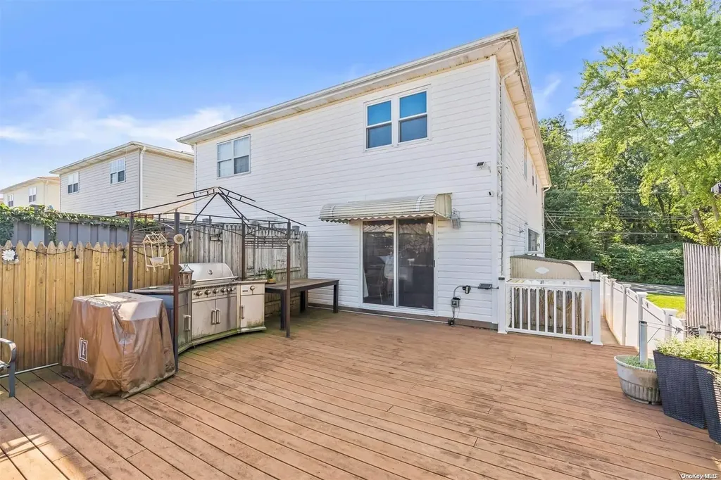 411 Annadale Road Staten Island NY 10312