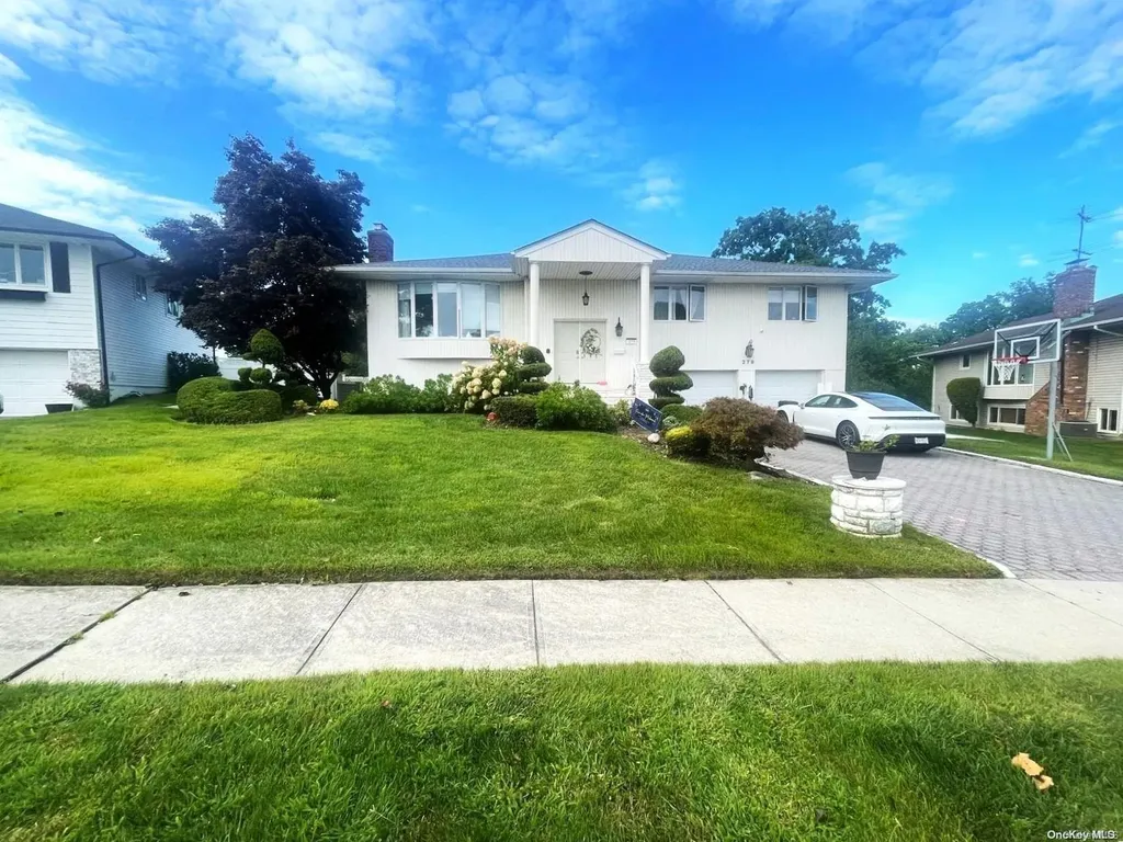 279 Robby Lane New Hyde Park NY 11040