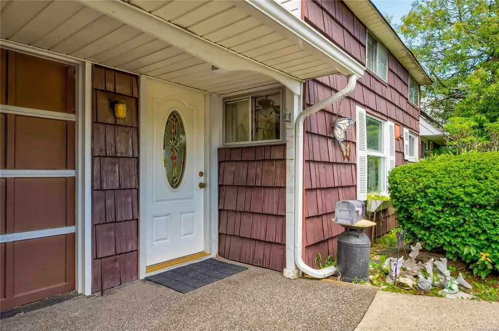 70 Ripple Lane Levittown NY 11756