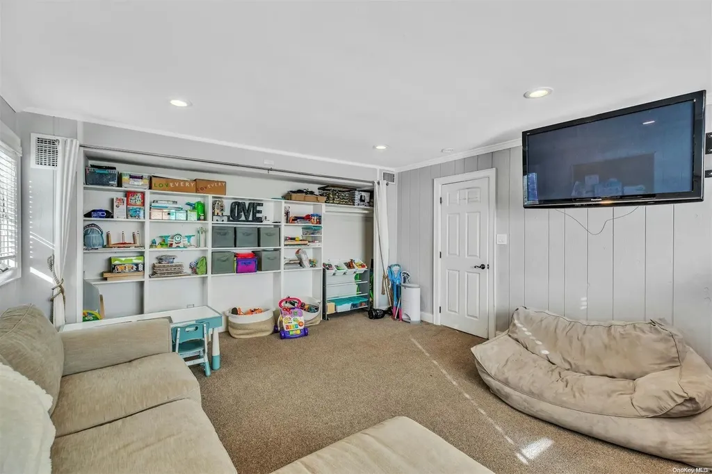 7 Duck Lane West Islip NY 11795