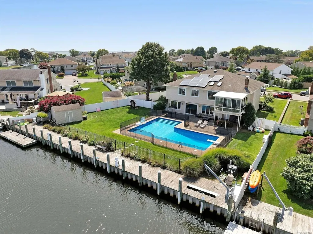 7 Duck Lane West Islip NY 11795