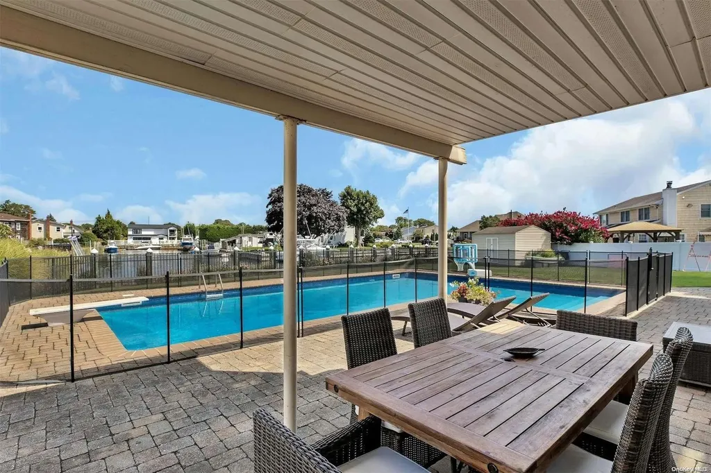 7 Duck Lane West Islip NY 11795
