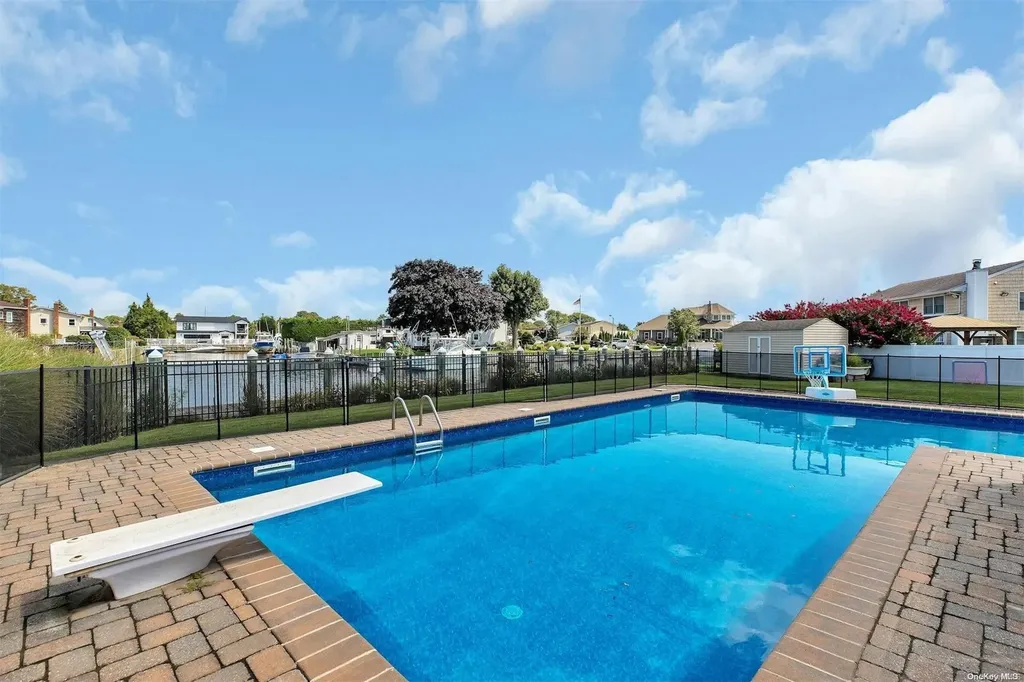 7 Duck Lane West Islip NY 11795