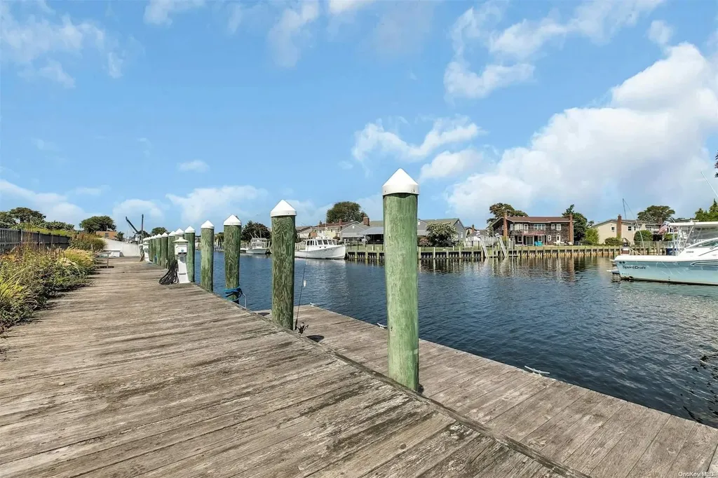7 Duck Lane West Islip NY 11795