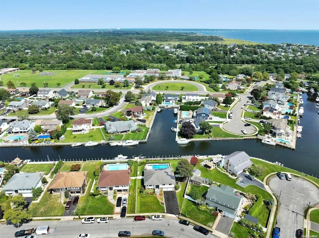 7 Duck Lane West Islip NY 11795