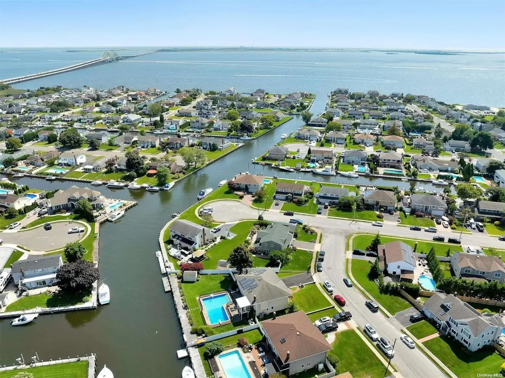 7 Duck Lane West Islip NY 11795