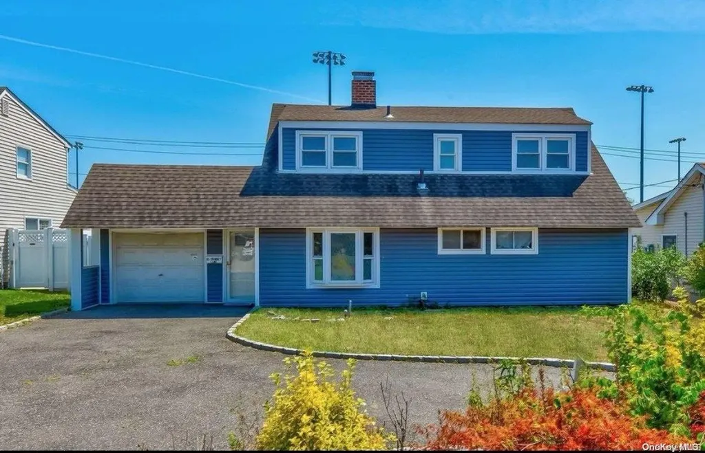 85 Chimney Lane Levittown NY 11756