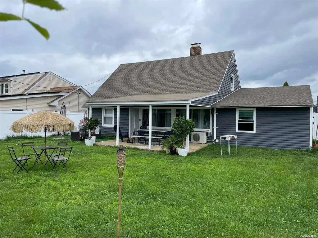 85 Chimney Lane Levittown NY 11756