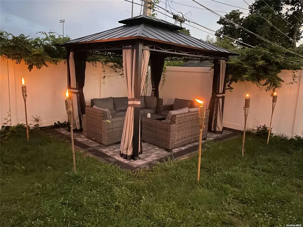 85 Chimney Lane Levittown NY 11756
