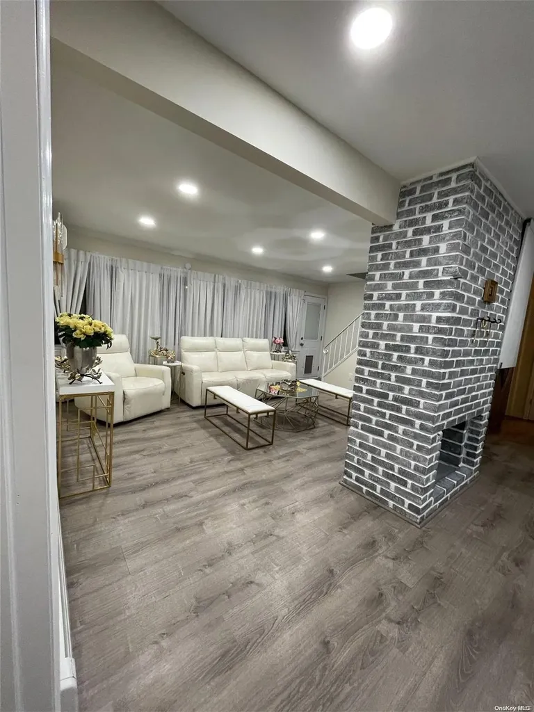85 Chimney Lane Levittown NY 11756