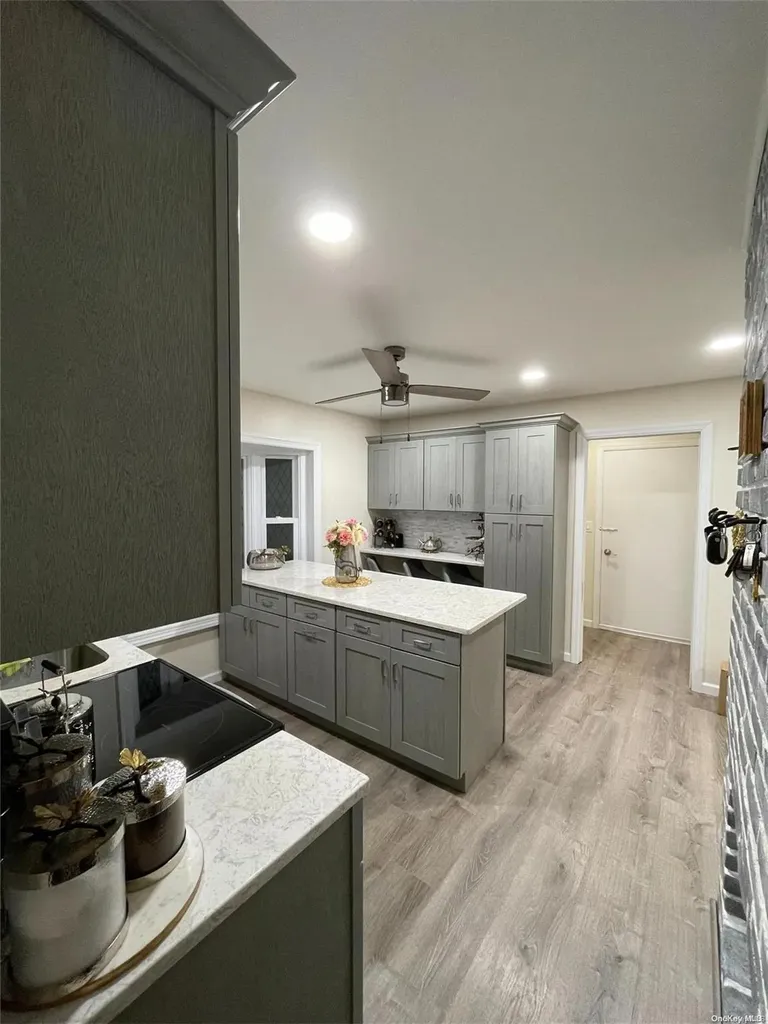 85 Chimney Lane Levittown NY 11756