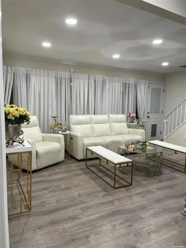 85 Chimney Lane Levittown NY 11756
