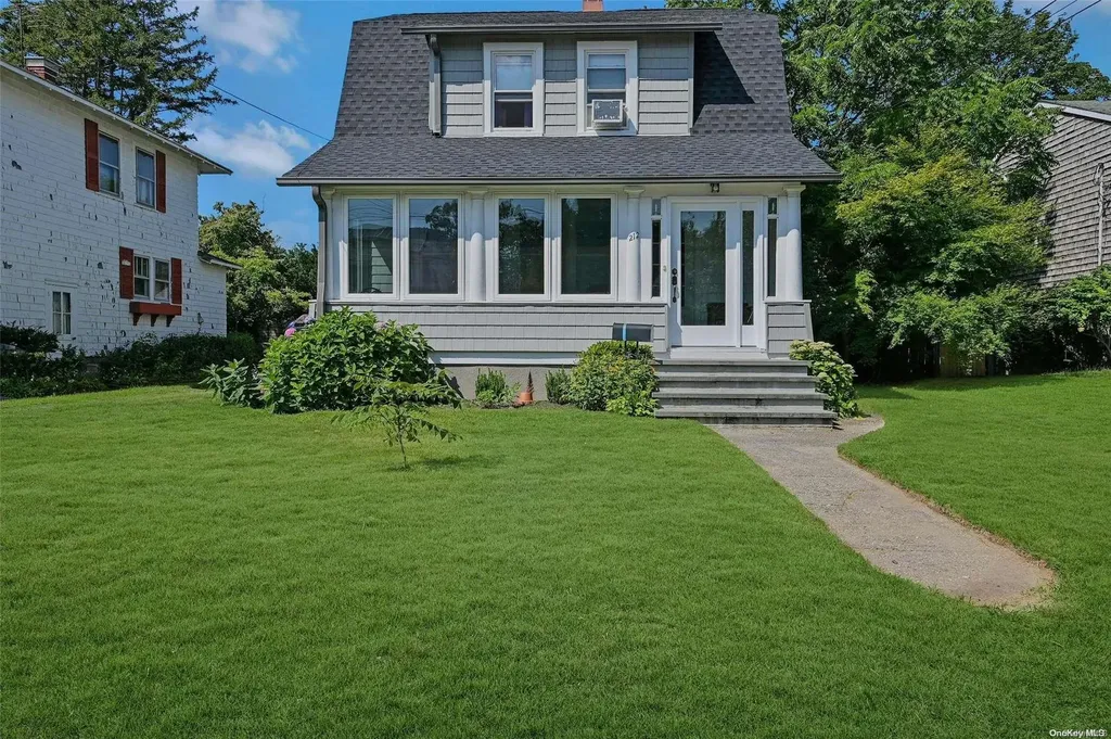 212 Monell Avenue Islip NY 11751