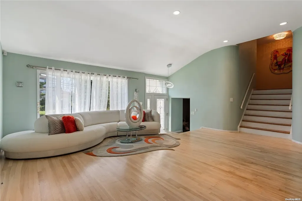 673 Jackie Lane Baldwin NY 11510
