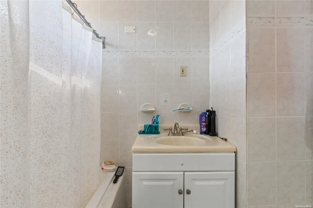 673 Jackie Lane Baldwin NY 11510
