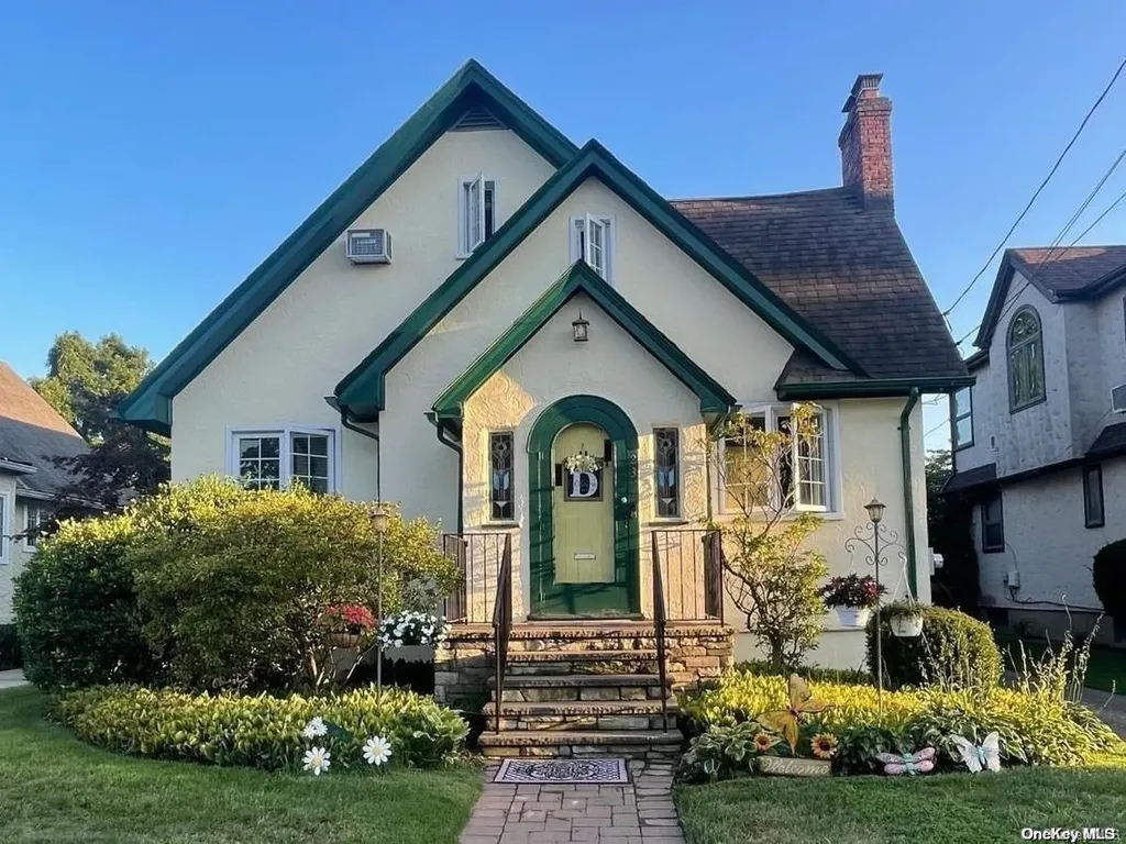 23 Buckingham Road Merrick NY 11566